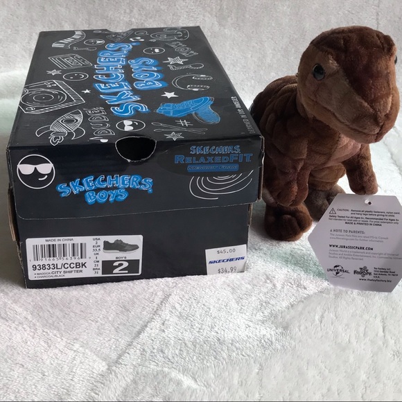 Skechers boys sneakers. New in box. Size 2 - Picture 7 of 7